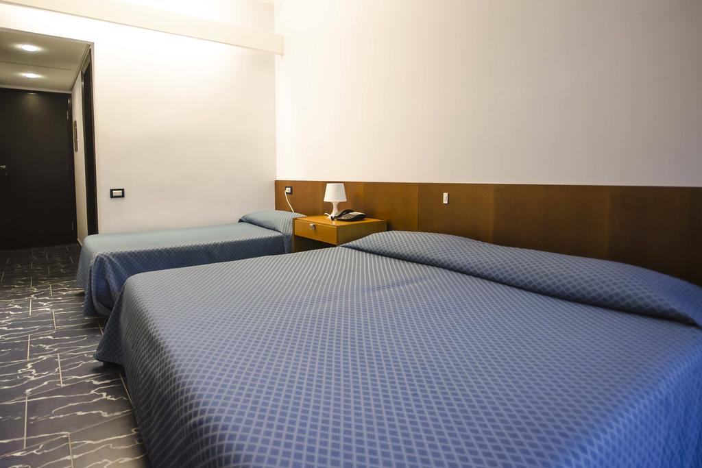 Grand Hotel Helios Tarquinia Værelse billede